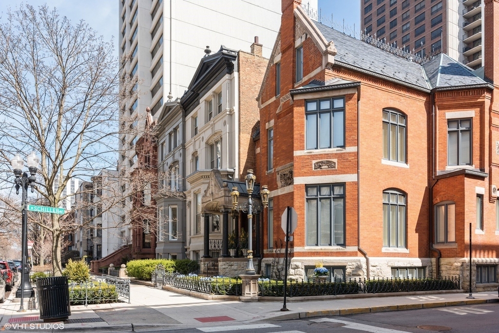 1340 N Dearborn Parkway - Photo 10