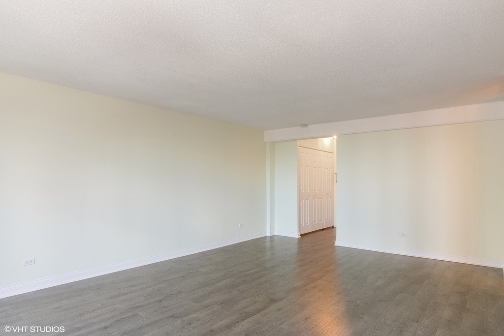 1340 N Dearborn Parkway - Photo 4