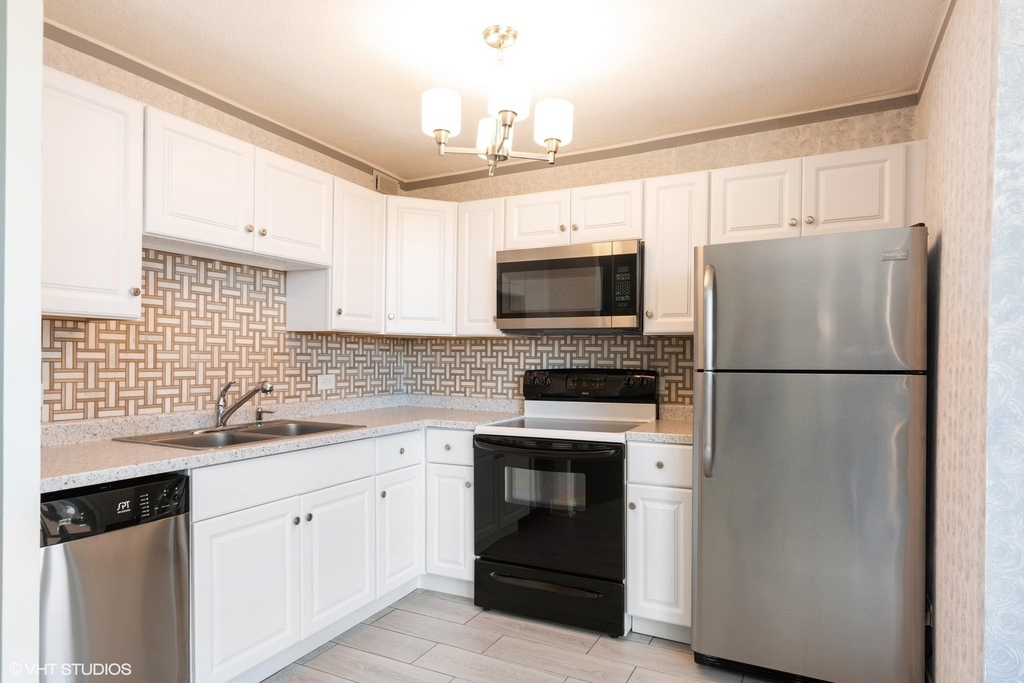 1340 N Dearborn Parkway - Photo 5