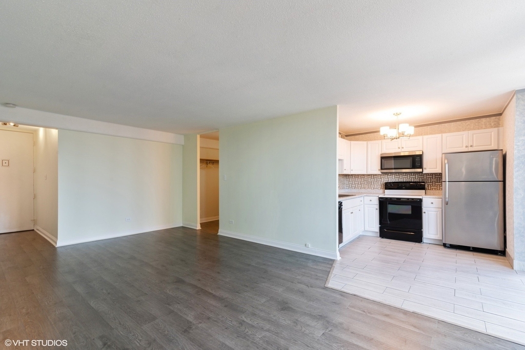 1340 N Dearborn Parkway - Photo 2