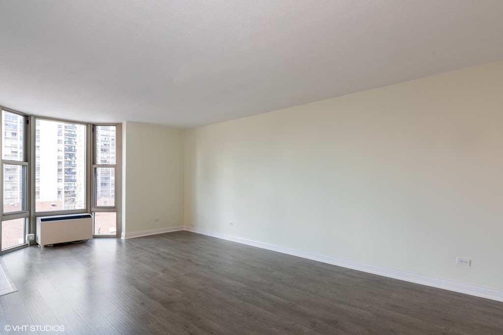 1340 N Dearborn Parkway - Photo 3