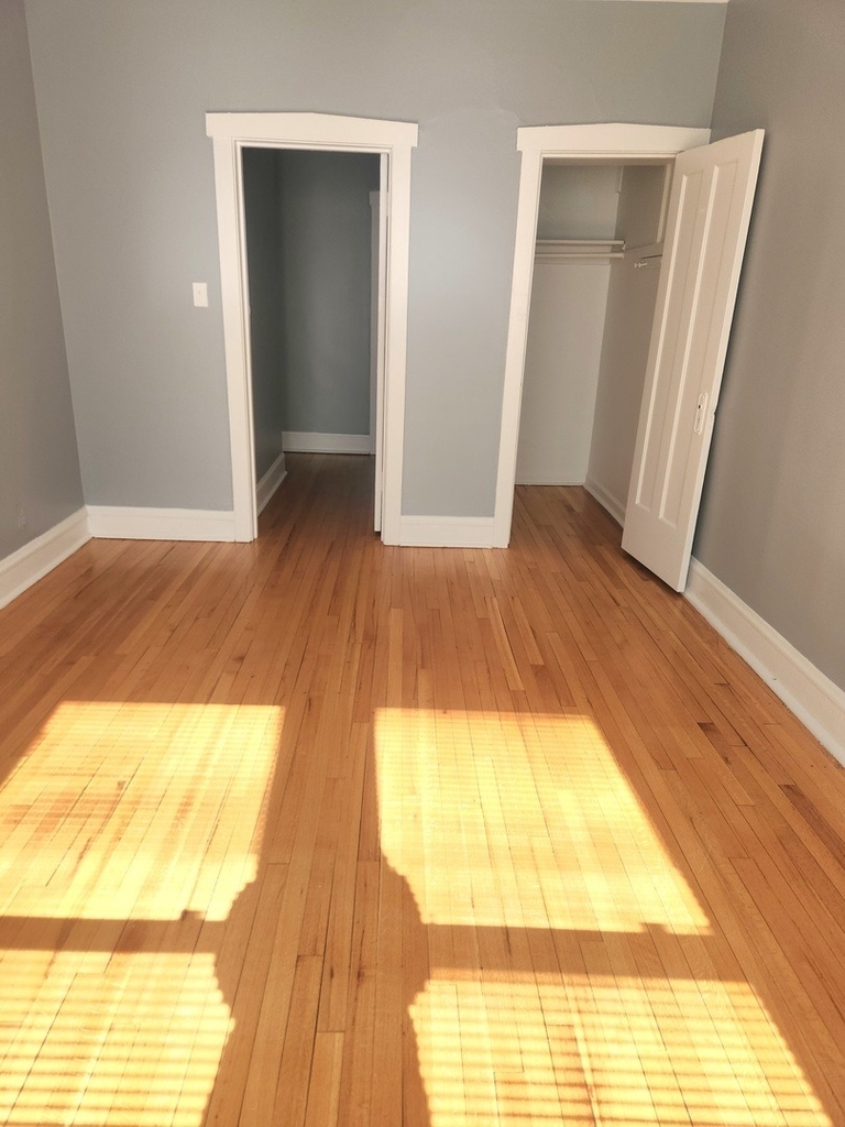 3042 W Leland Avenue - Photo 2