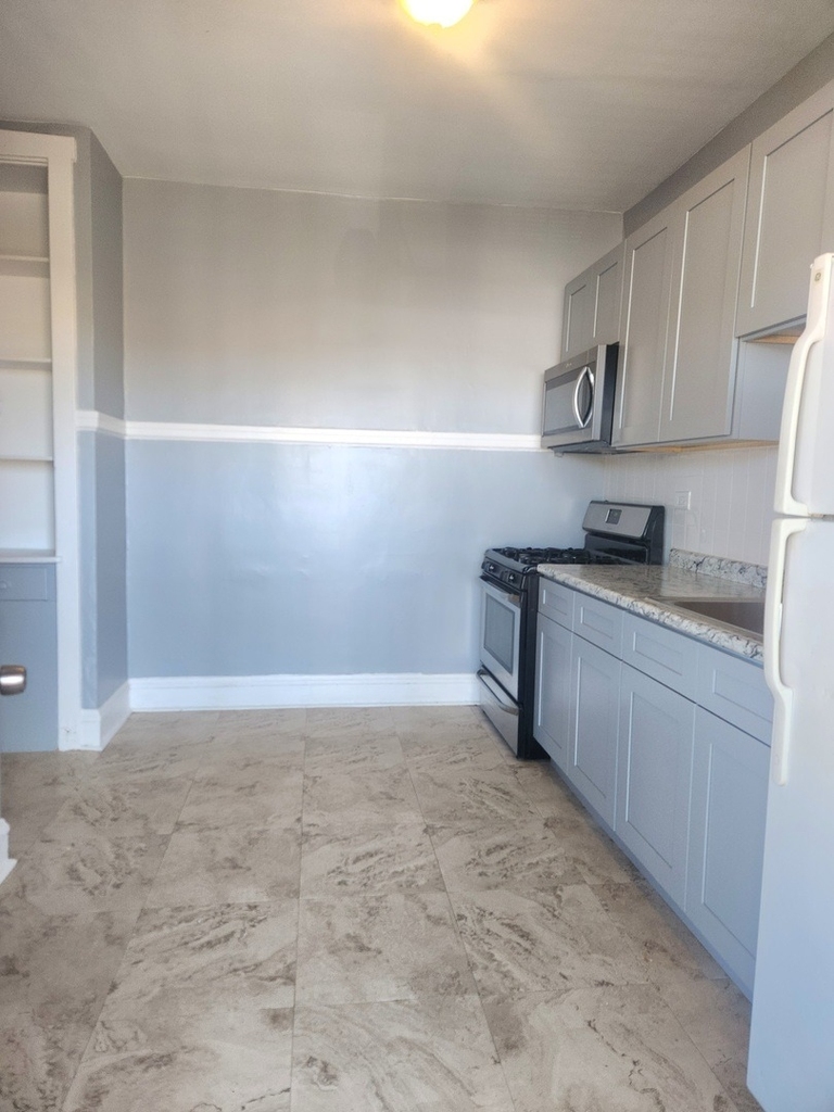 3042 W Leland Avenue - Photo 13