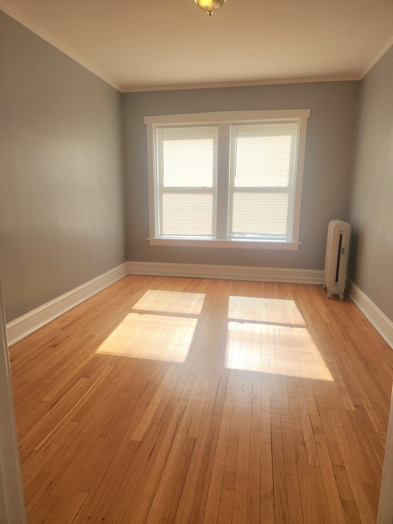 3042 W Leland Avenue - Photo 3