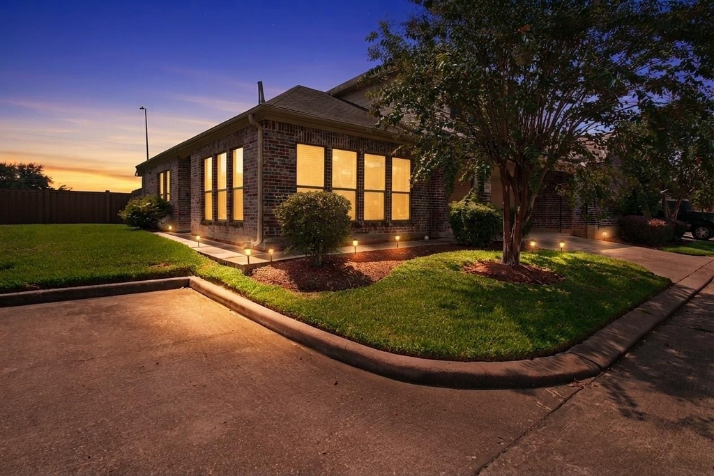 1526 Village Townhome Drive - Photo 4