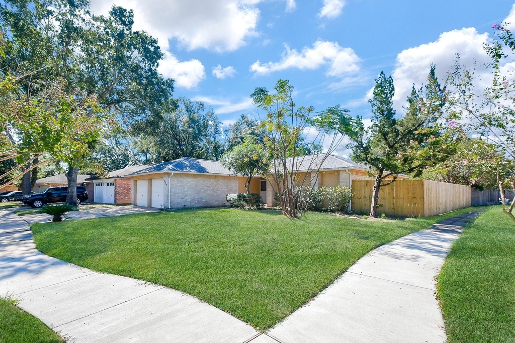 19739 Redroot Drive - Photo 2