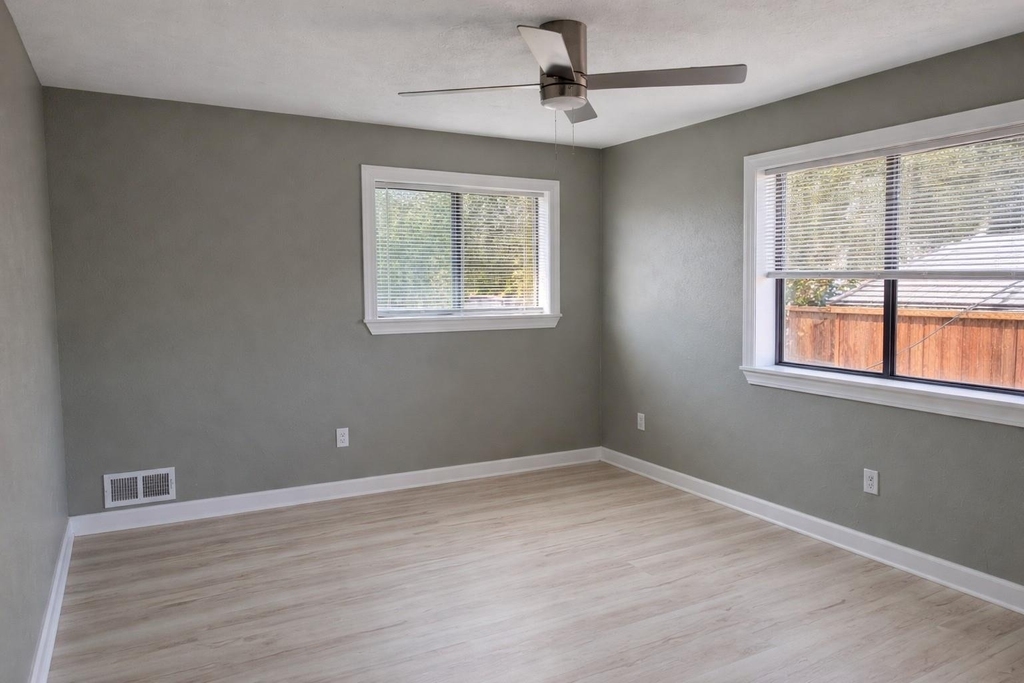 5315 Bayway Drive - Photo 12