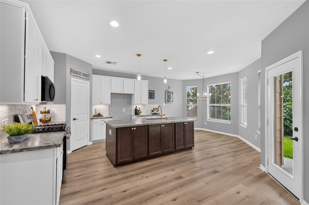 108 April Cove - Photo 2
