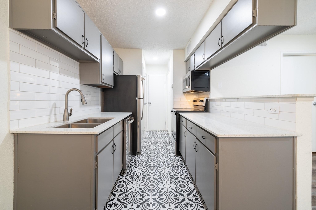 2750 Holly Hall Street - Photo 3