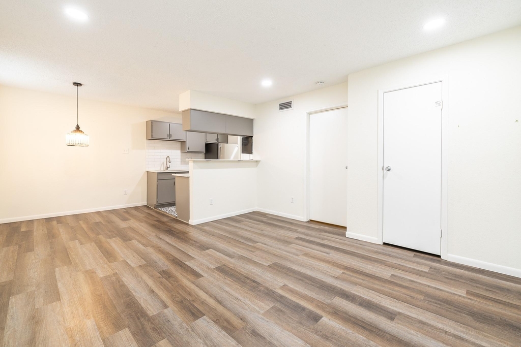 2750 Holly Hall Street - Photo 17