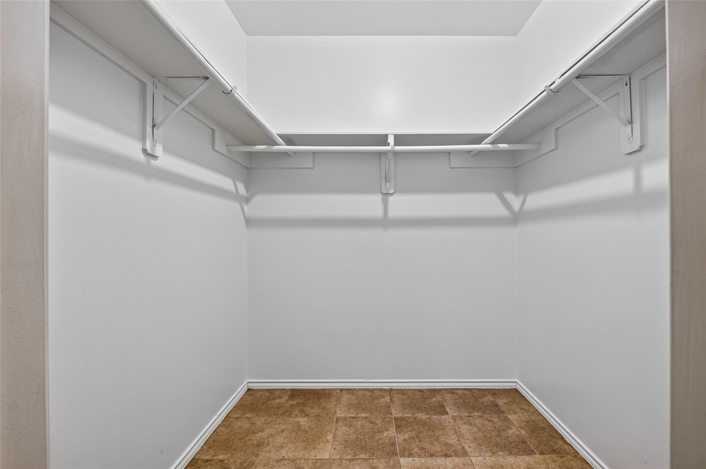 2735 Woodridge Manor Drive - Photo 7