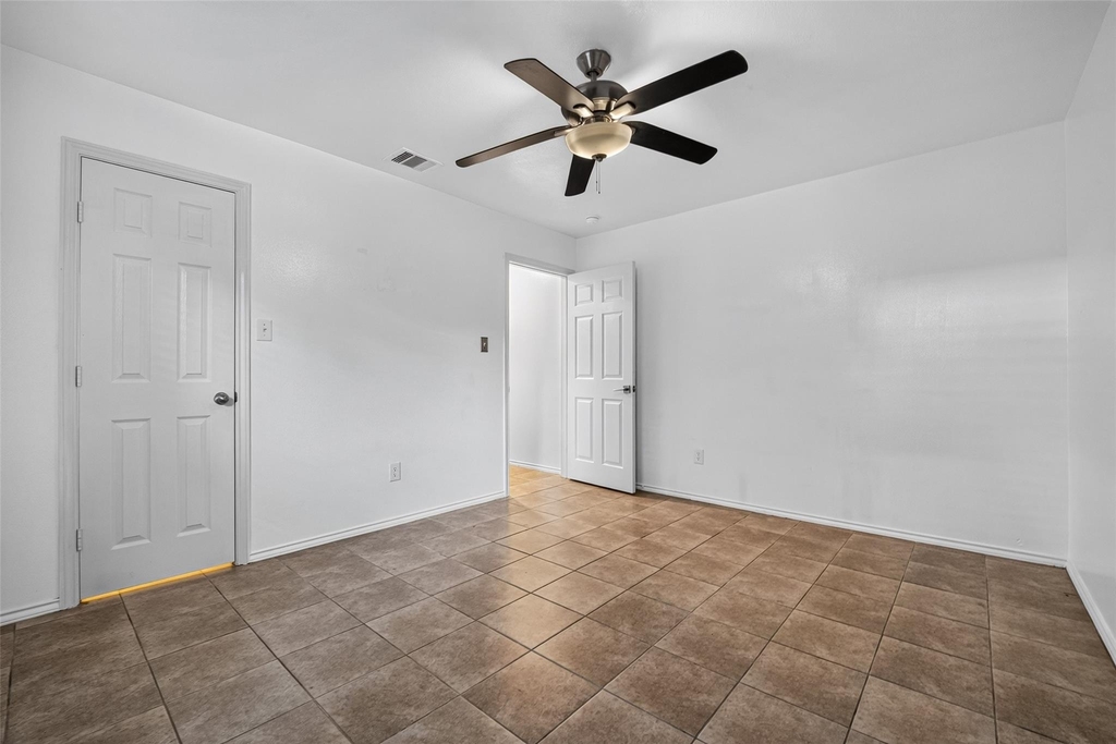 2735 Woodridge Manor Drive - Photo 5