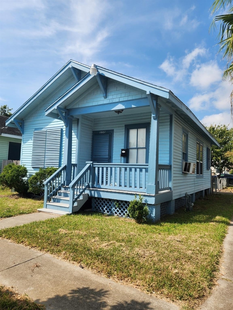 1601 40th Street - Photo 1