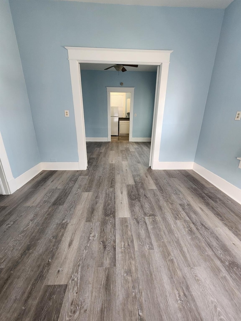 1601 40th Street - Photo 2