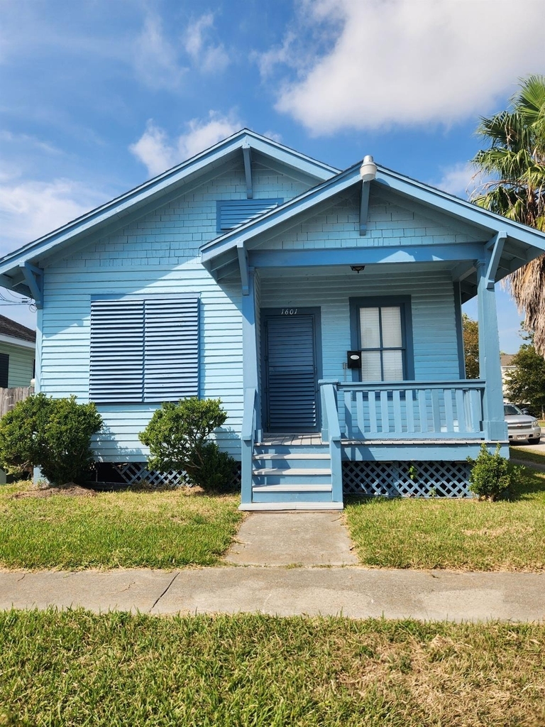 1601 40th Street - Photo 0
