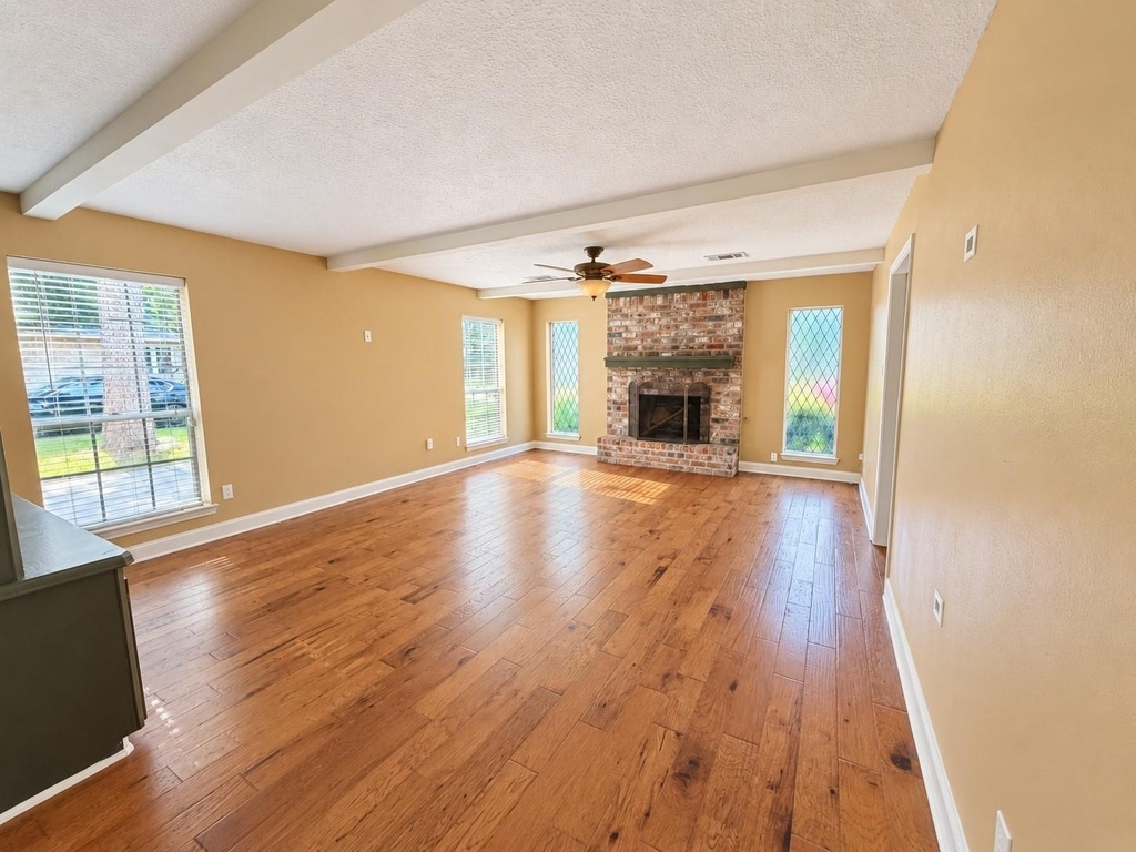 4807 Shatner Drive - Photo 4