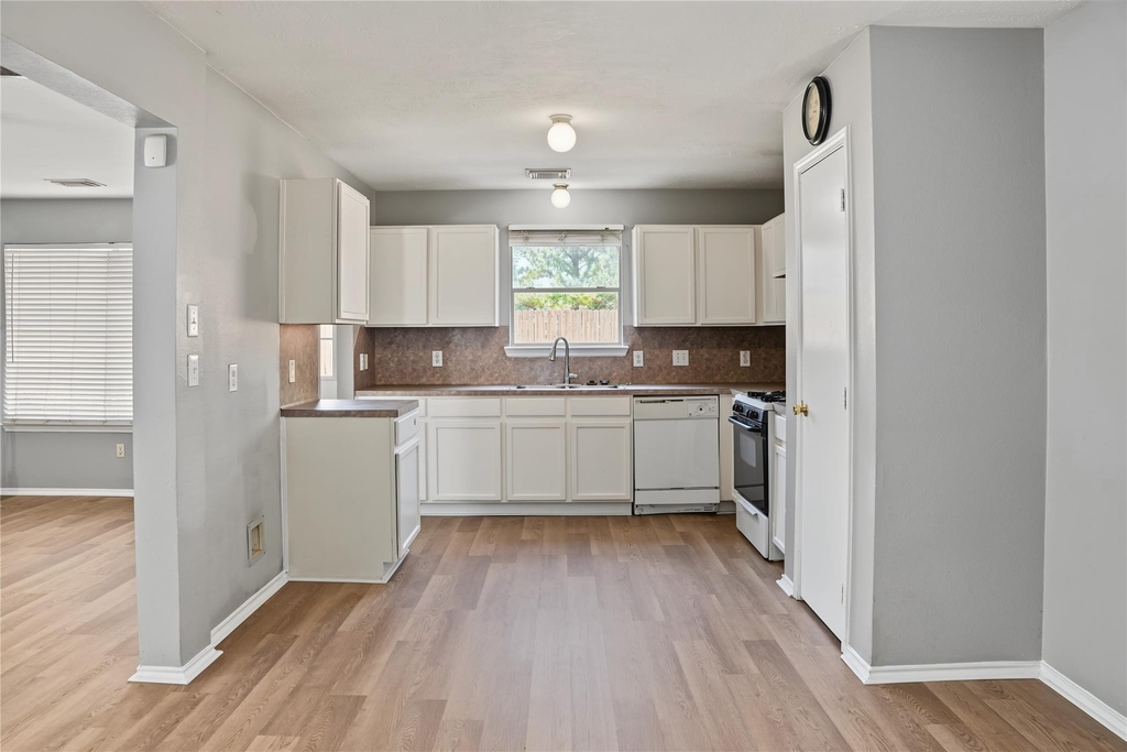 3907 Starbridge Pointe Lane - Photo 4