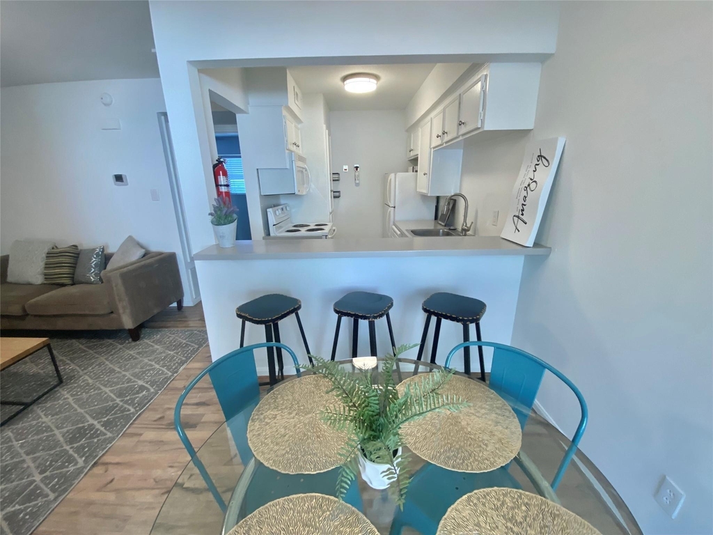 1855 Portsmouth Street - Photo 2