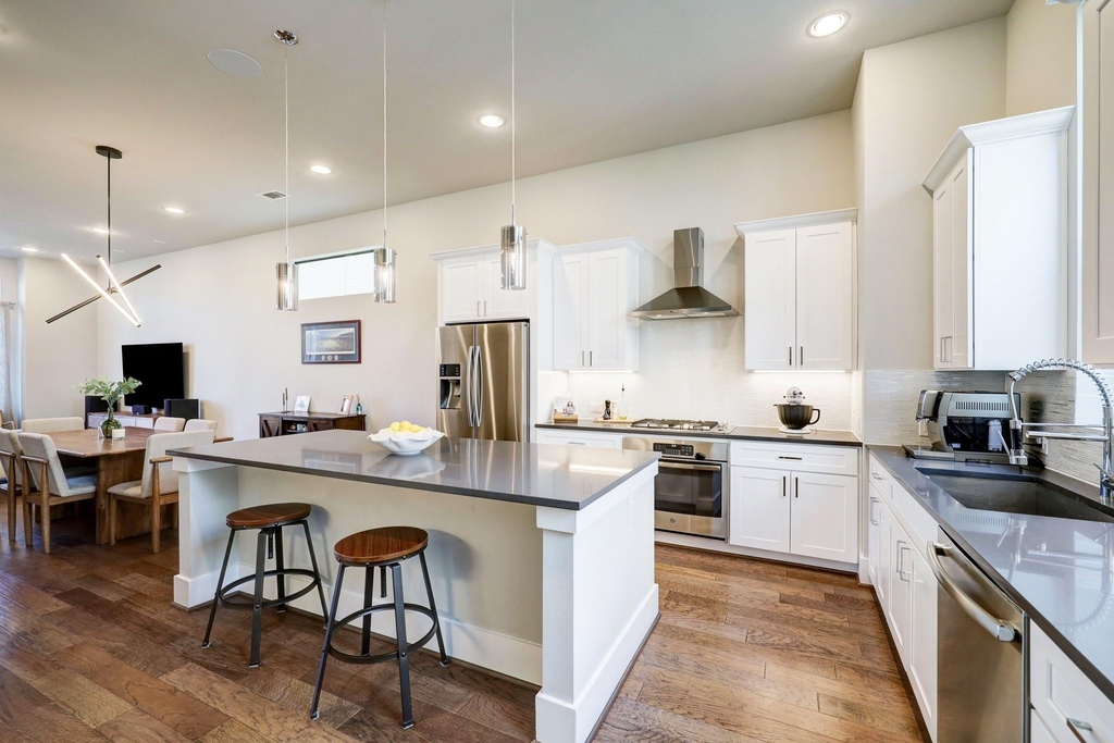 5711 Larkin Street - Photo 2