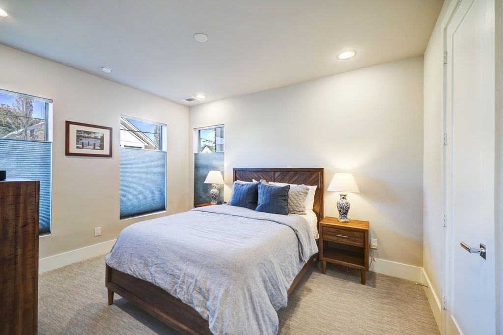 5711 Larkin Street - Photo 5
