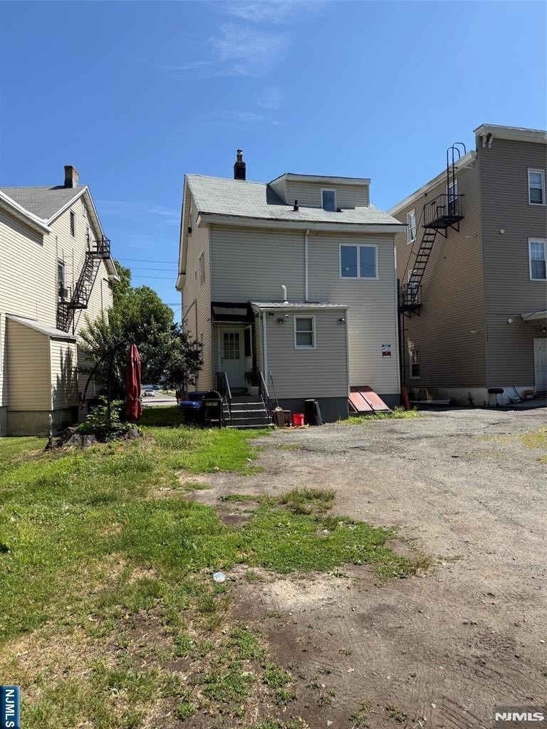 161 Central - Photo 24