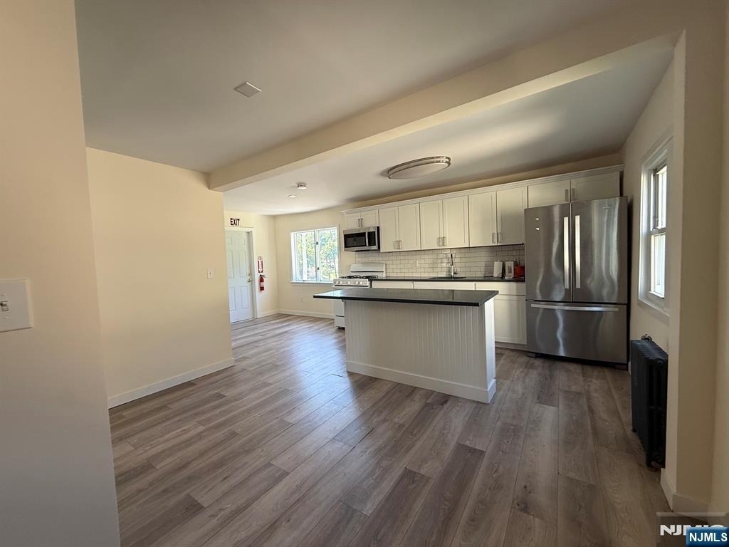 161 Central - Photo 2