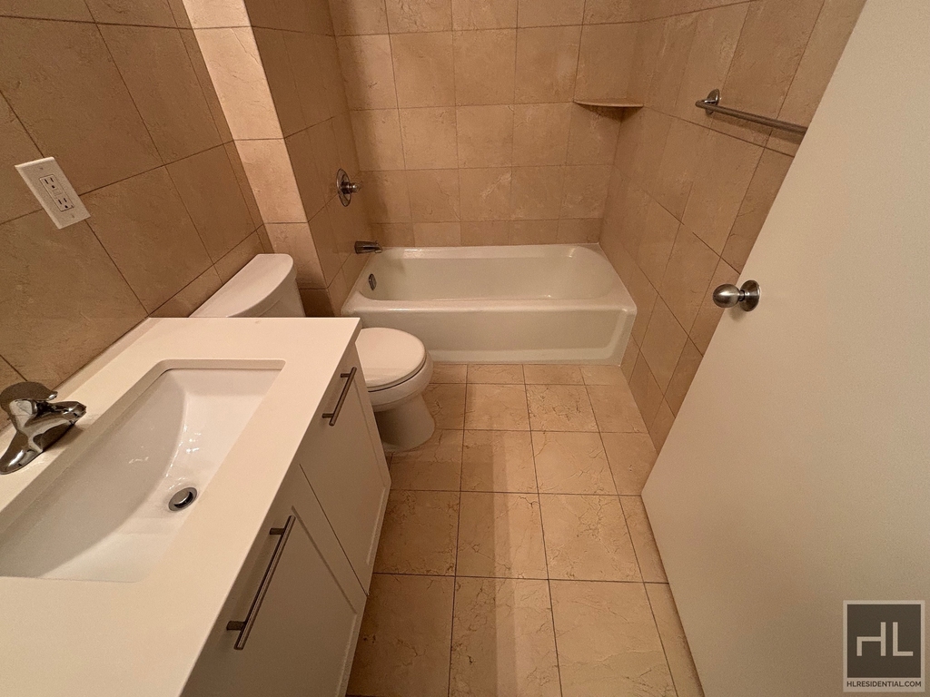 West 87th Street - Photo 6