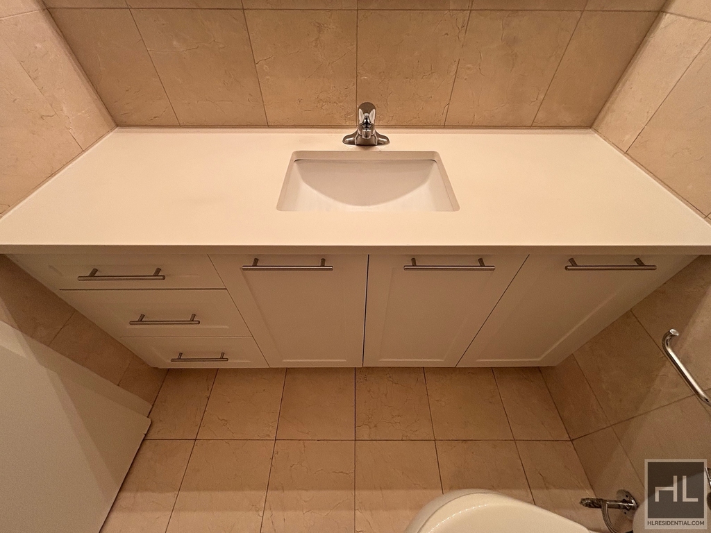 West 87th Street - Photo 11