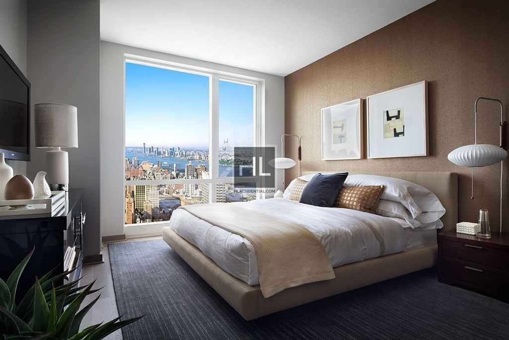 West 42nd Street - Photo 3