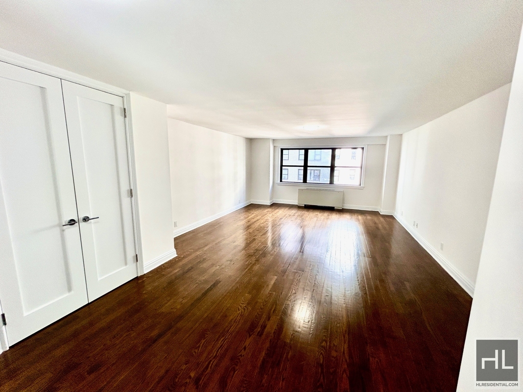 East 89th Street - Photo 0