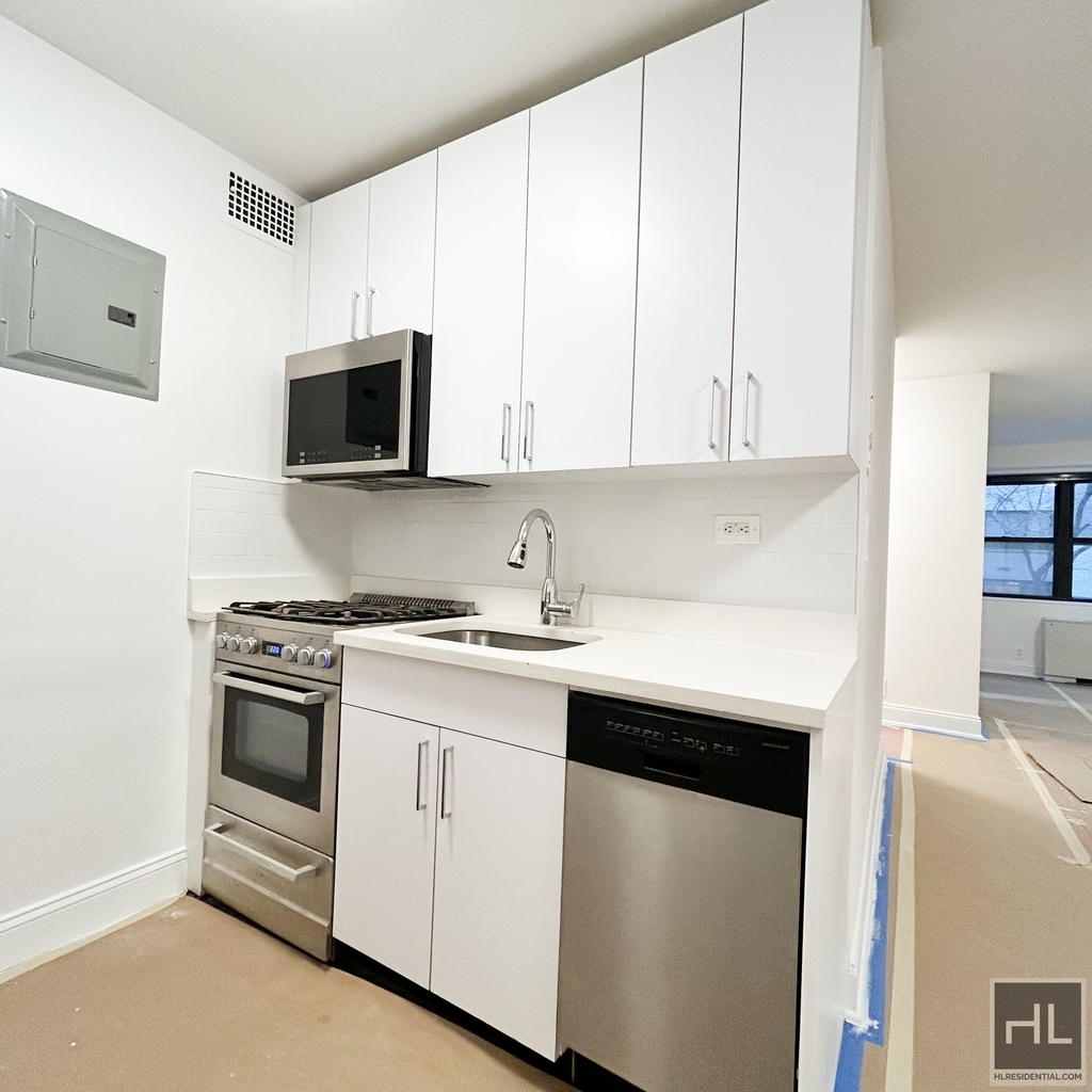 East 89th Street - Photo 5