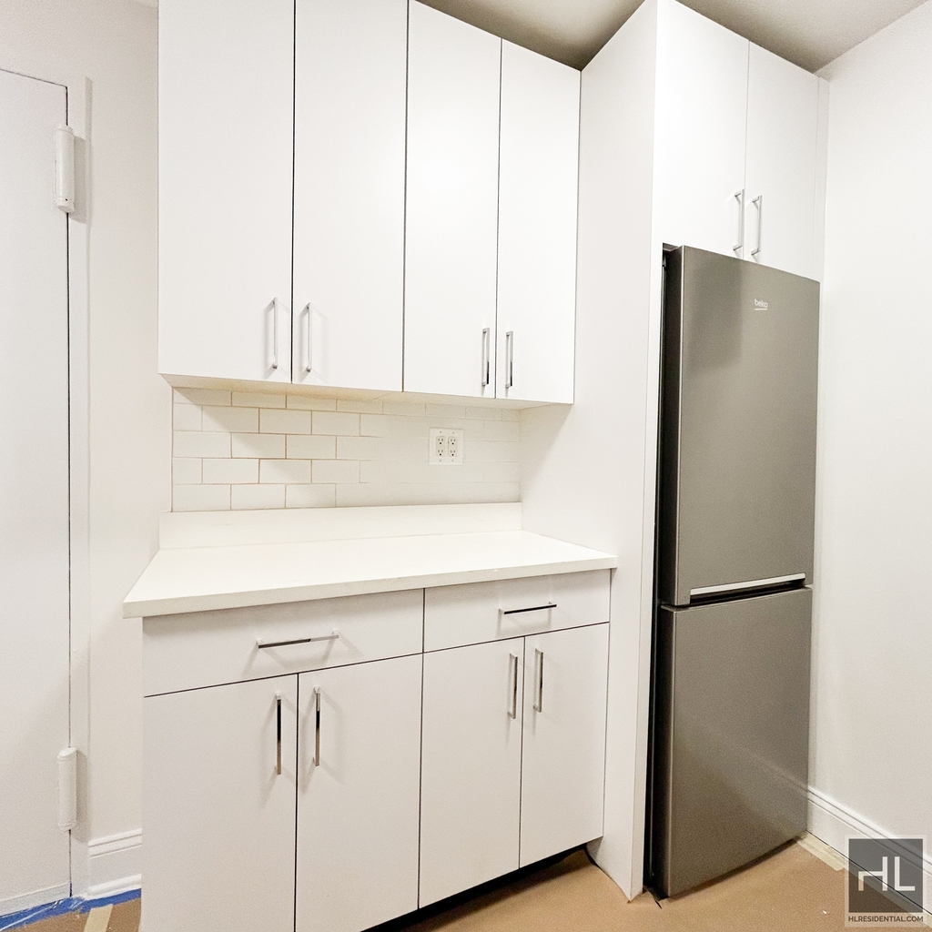 East 89th Street - Photo 8