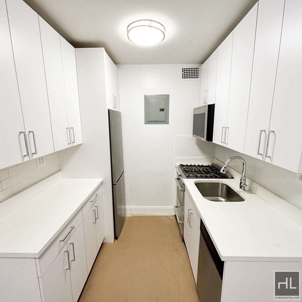 East 89th Street - Photo 6