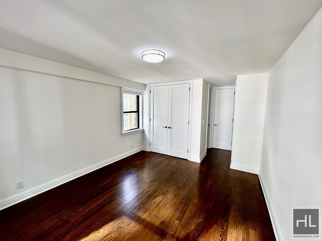East 89th Street - Photo 2