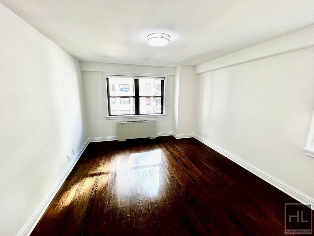 East 89th Street - Photo 3