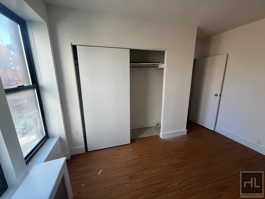 York Avenue - Photo 1