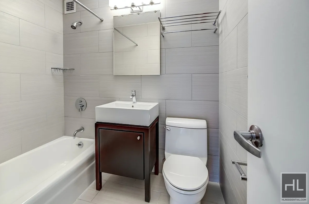 2nd Avenue - Photo 3