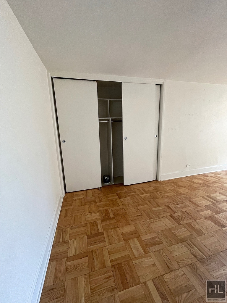 East 79th Street - Photo 3