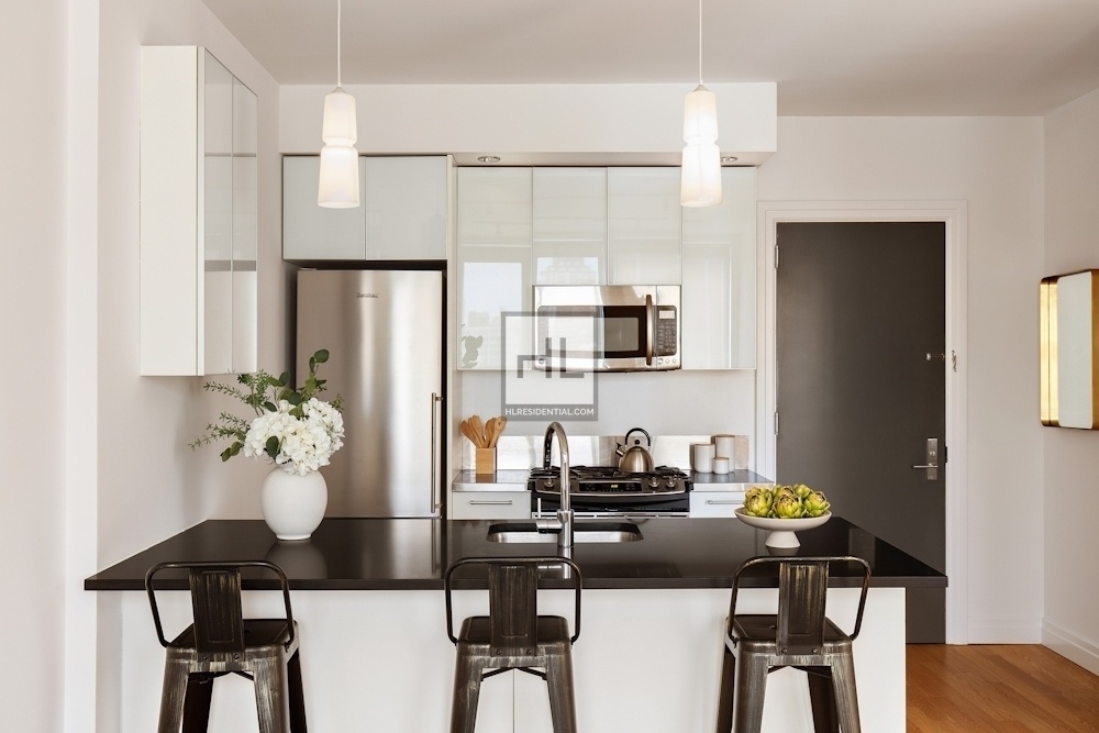 West 54th Street - Photo 1