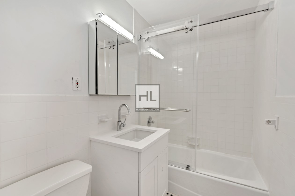 East 31 Street - Photo 4