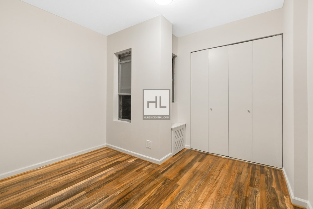 East 31 Street - Photo 3