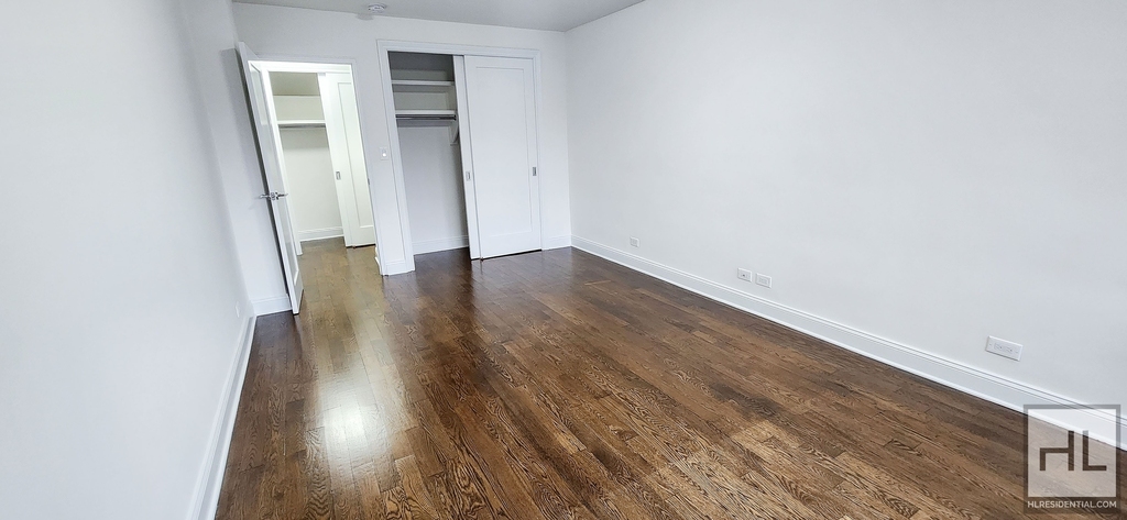 E 16 St - Photo 4