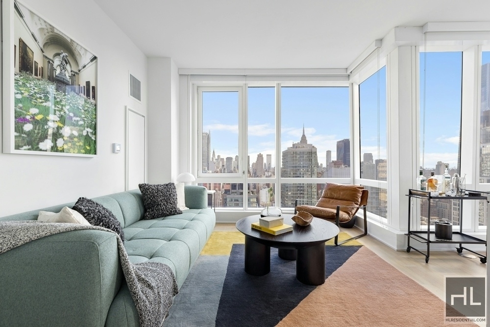 W 38th Street - Photo 2