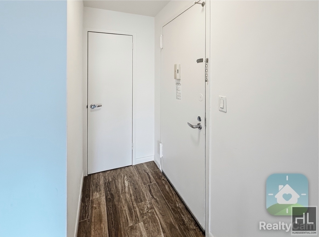 2nd Avenue - Photo 2