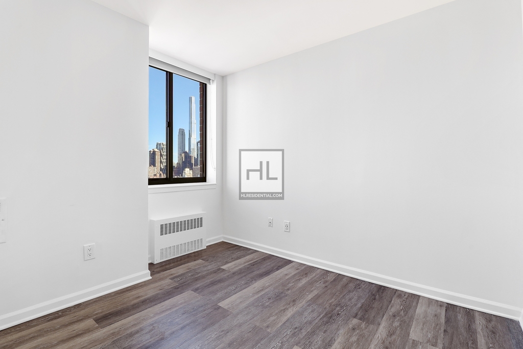 West 43 Street - Photo 5