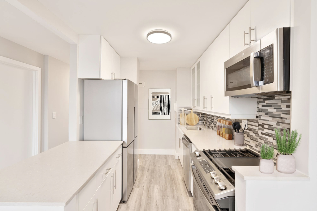 2nd Avenue - Photo 4