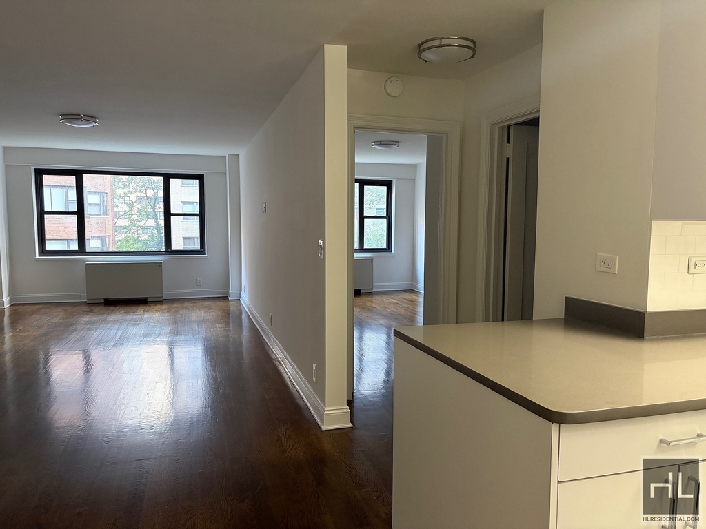 East 56 Street - Photo 0