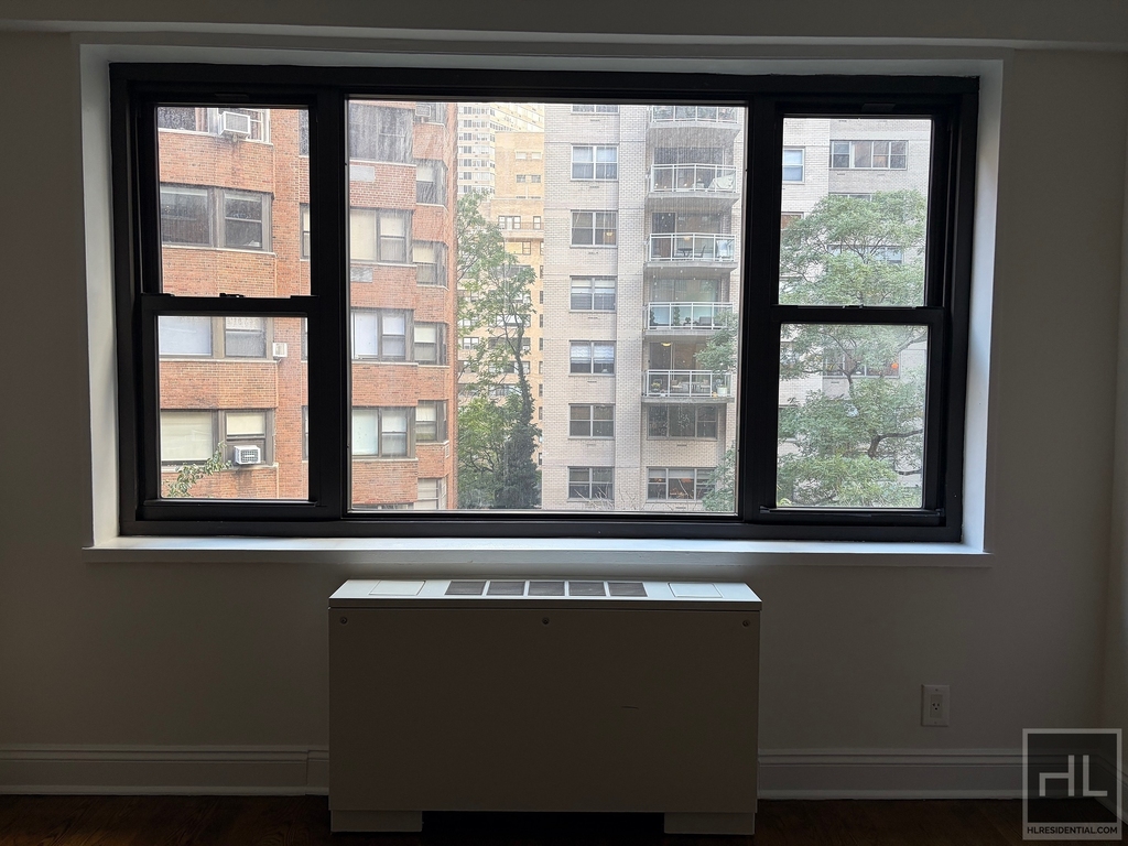 East 56 Street - Photo 3