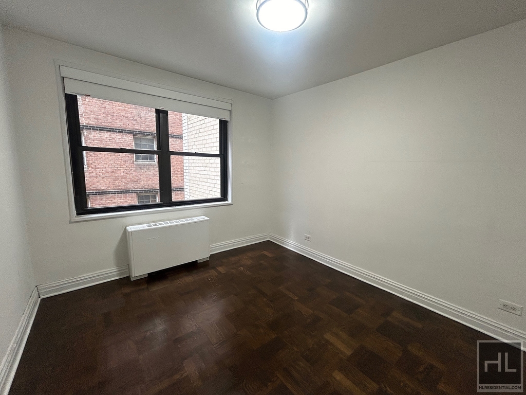 5 Avenue - Photo 1