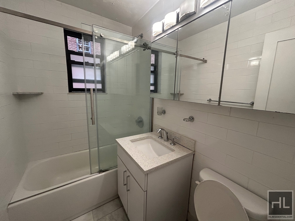 5 Avenue - Photo 3